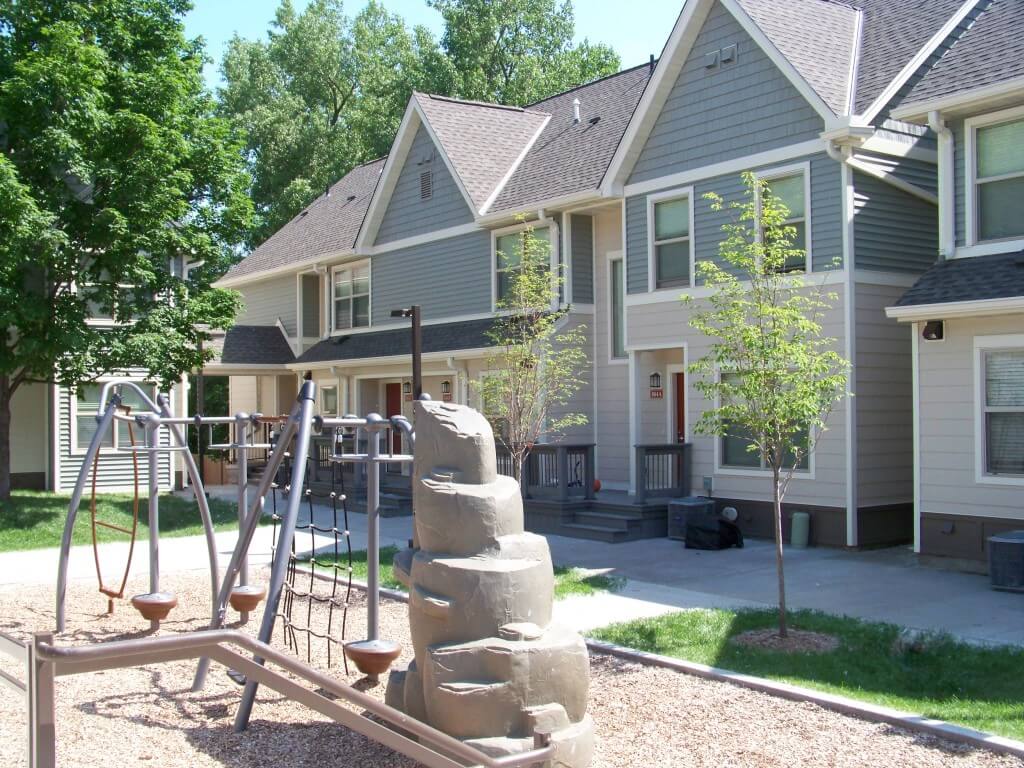 Apartments in St Paul MN | East Side Commons | REE Apartments
